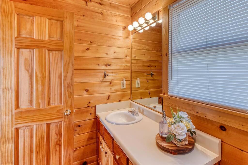 Mtn Cabin Sleeps 10 - 5 Mins To Fishing & Camping Ellijay Exteriör bild