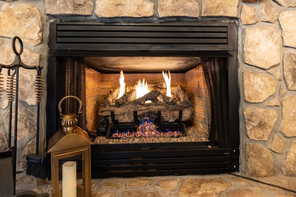 Mtn Cabin Sleeps 10 - 5 Mins To Fishing & Camping Ellijay Exteriör bild