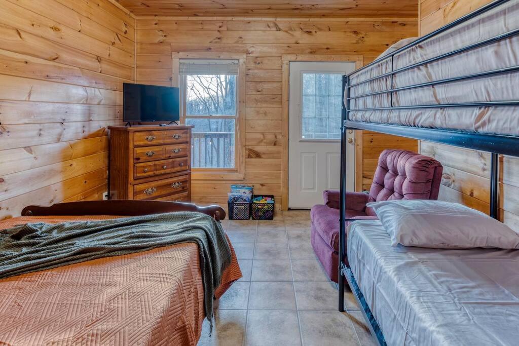 Mtn Cabin Sleeps 10 - 5 Mins To Fishing & Camping Ellijay Exteriör bild