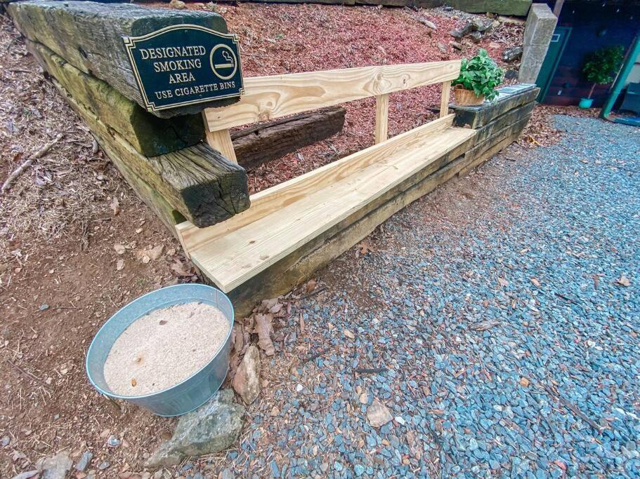 Mtn Cabin Sleeps 10 - 5 Mins To Fishing & Camping Ellijay Exteriör bild